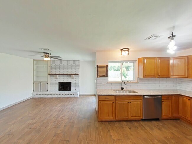 Building Photo - 5222 NW Ashby Ave