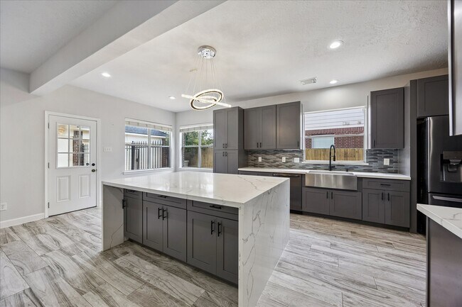 Building Photo - 3214 Trotwood Ln
