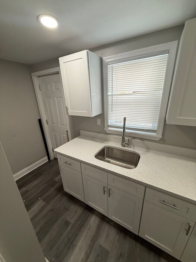 Building Photo - 28 N 50th St