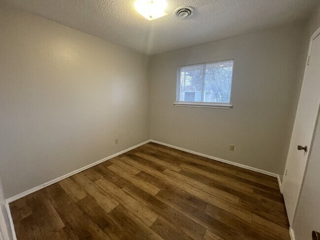 Building Photo - Charming 3-Bed, 1.5-Bath Home in Del City – Spacious Backyard & Garage!