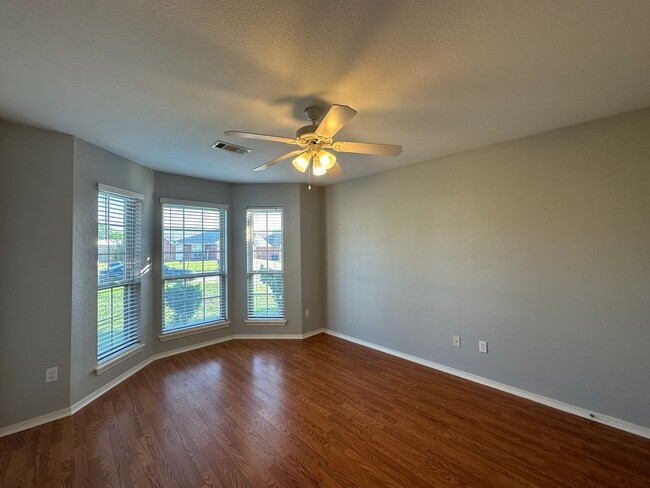 Building Photo - Beautiful 3 Bed 2 Bath Home w/ 2-Car Garage