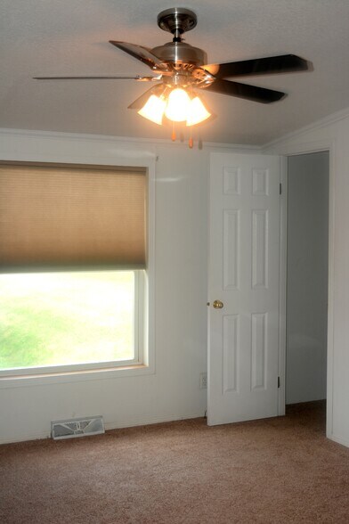 Building Photo - 4212 E 29th St