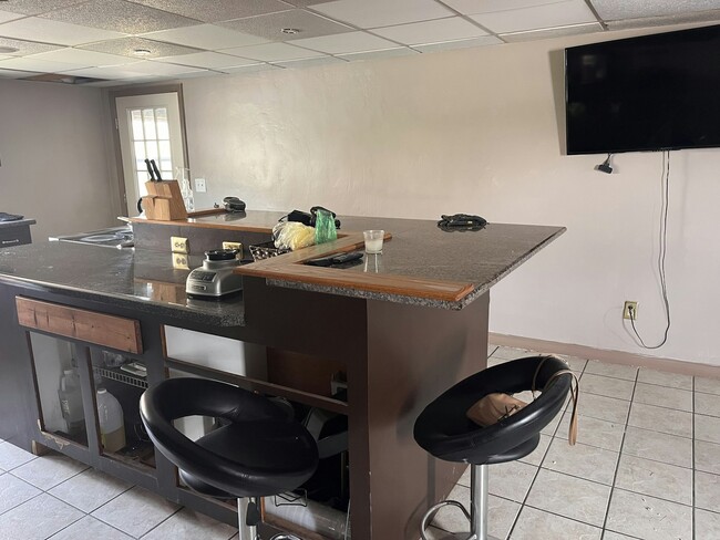 Building Photo - 220 W 7th Ave