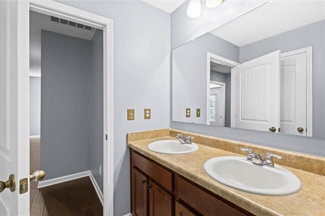 Building Photo - 407 Aviary Ln