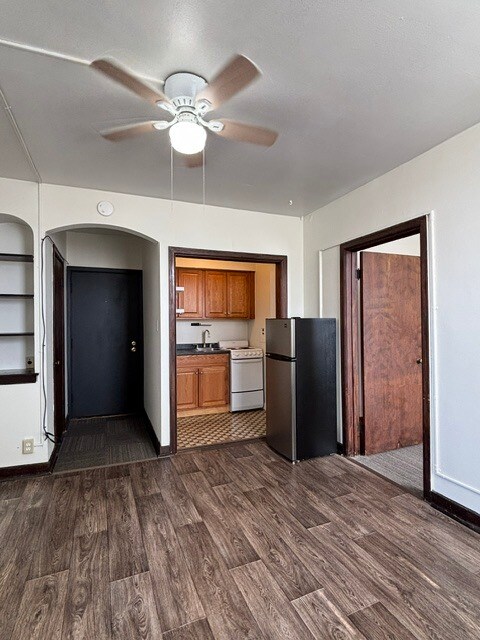 Building Photo - 7416 Harwood Ave