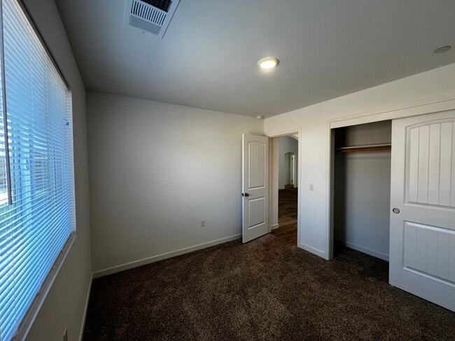 Building Photo - 812 Beaconsfield Ct