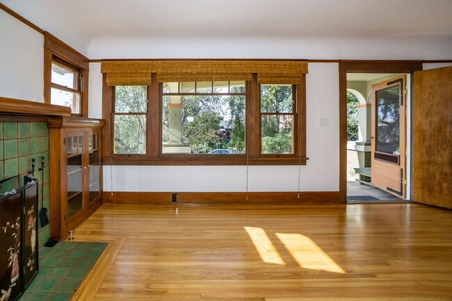 Building Photo - Beautifully restored historic home