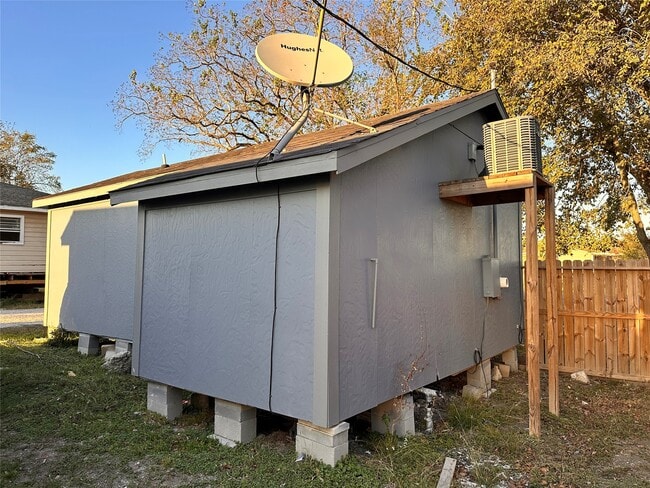 Building Photo - 2716 Hill Ave