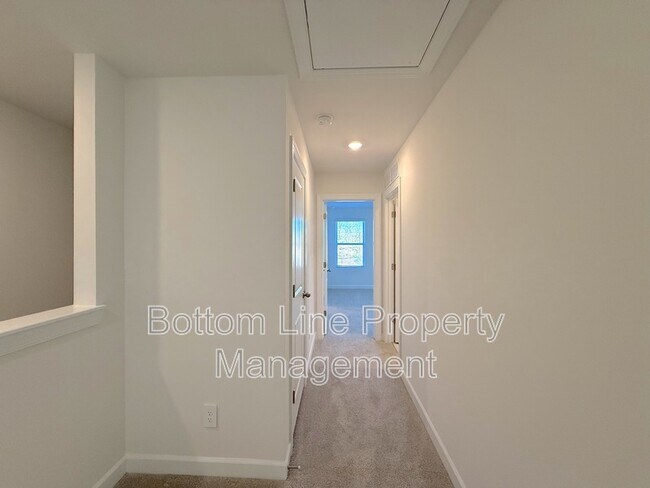 Building Photo - 8024 Hidden Spgs Trl