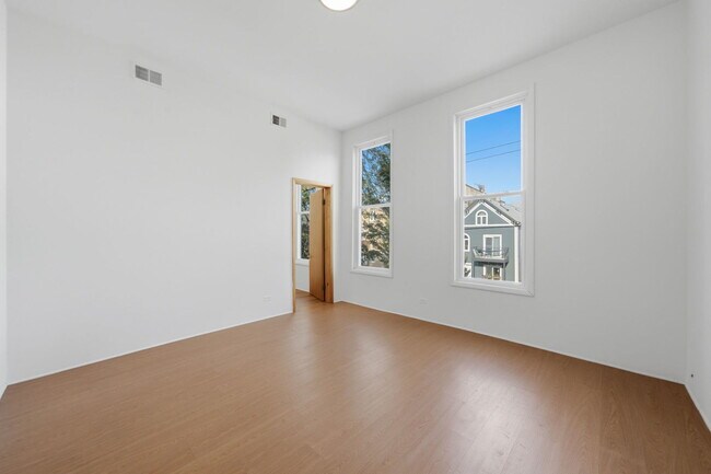 Building Photo - 3300 N Southport Ave