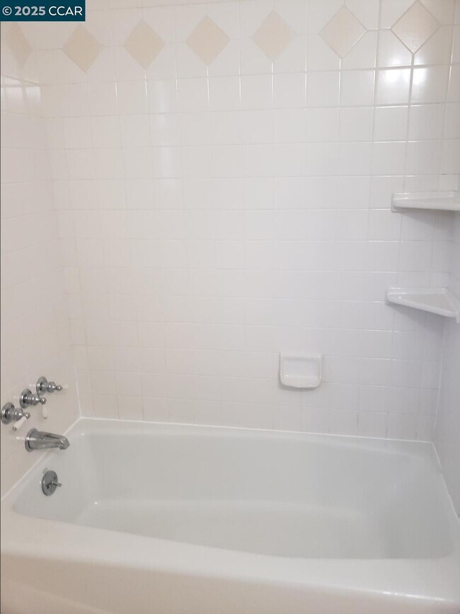 Building Photo - 44 Muth Dr