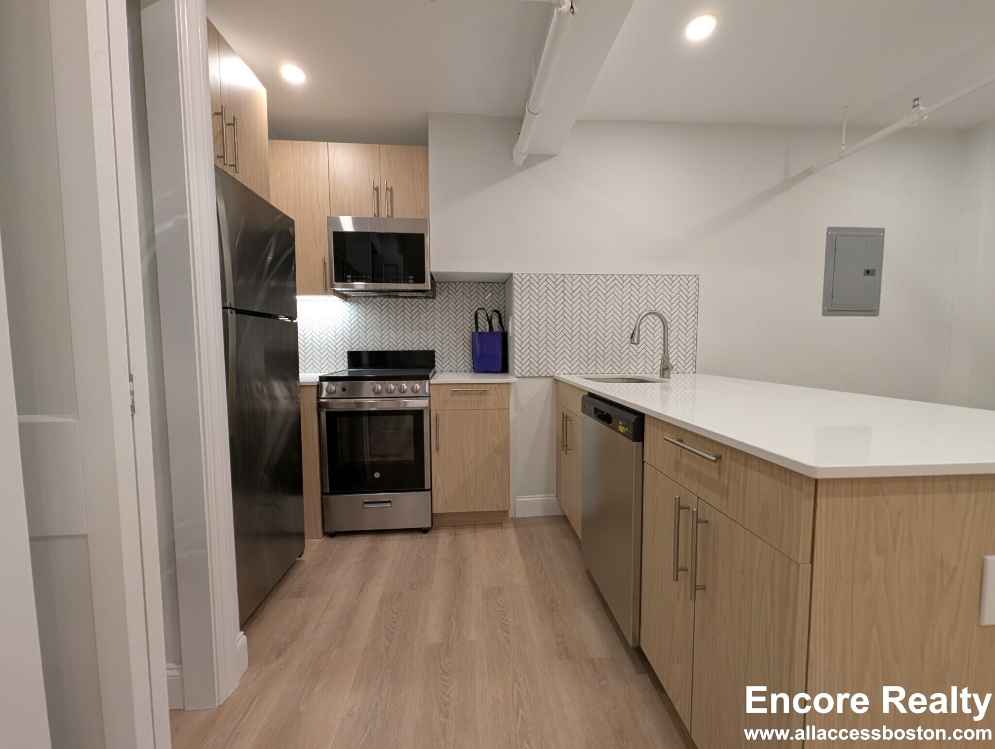 Building Photo - 2 Joy St