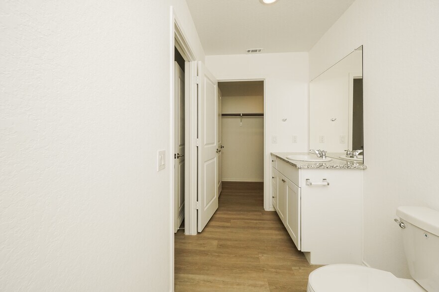 Building Photo - 11918 Cink Dr