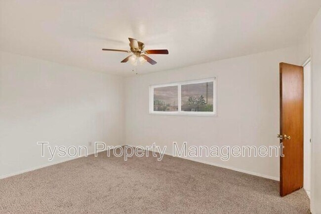 Building Photo - 3503 Montclaire Dr NE