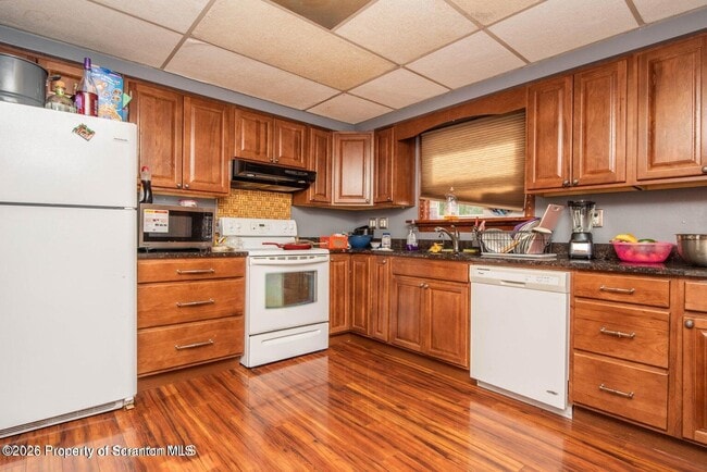 Building Photo - 947 William St