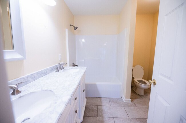 Building Photo - Stunning 6 bedroom 2.5 bathroom corner lot home in High Point with 2 car garage