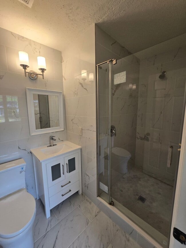 Building Photo - 607 Kellam Cir