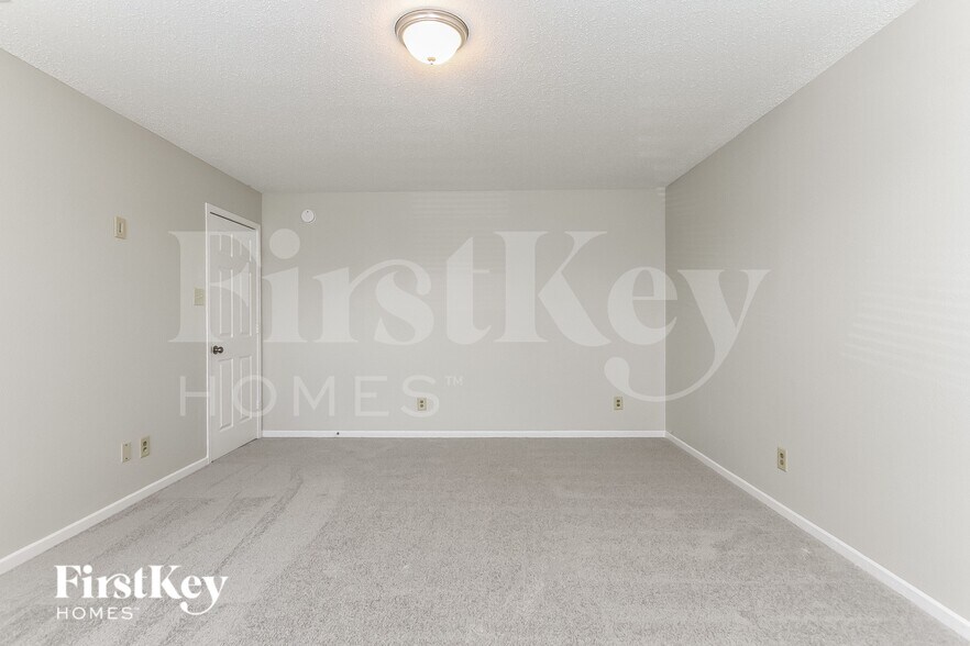 Building Photo - 6806 W Stansbury Blvd