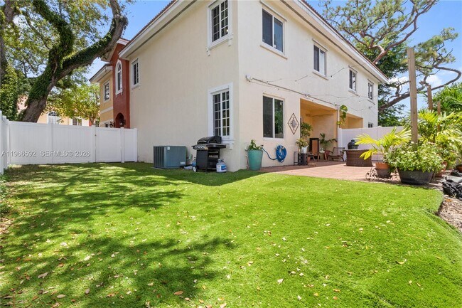 Building Photo - 5343 SW 40th Ave