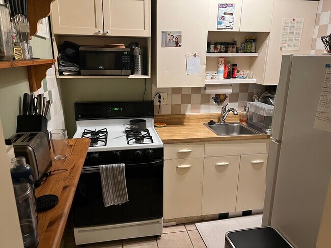 Building Photo - 1711 Massachusetts Ave NW