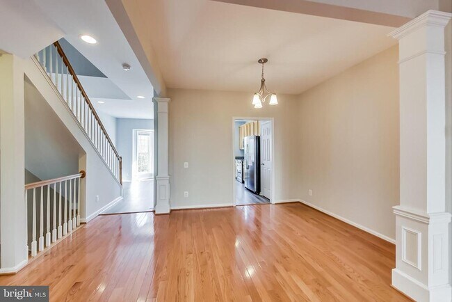 Building Photo - 5294 Jule Star Dr