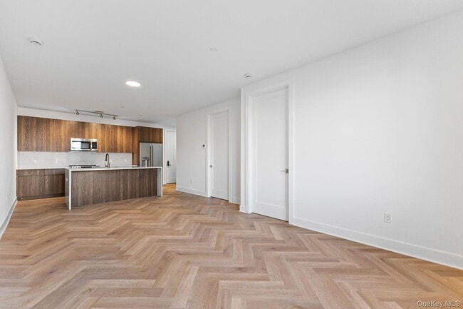 Building Photo - 100 E Putnam Ave