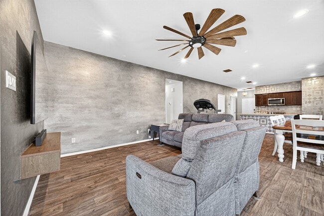 Building Photo - 40347 Blossom Vly Ln