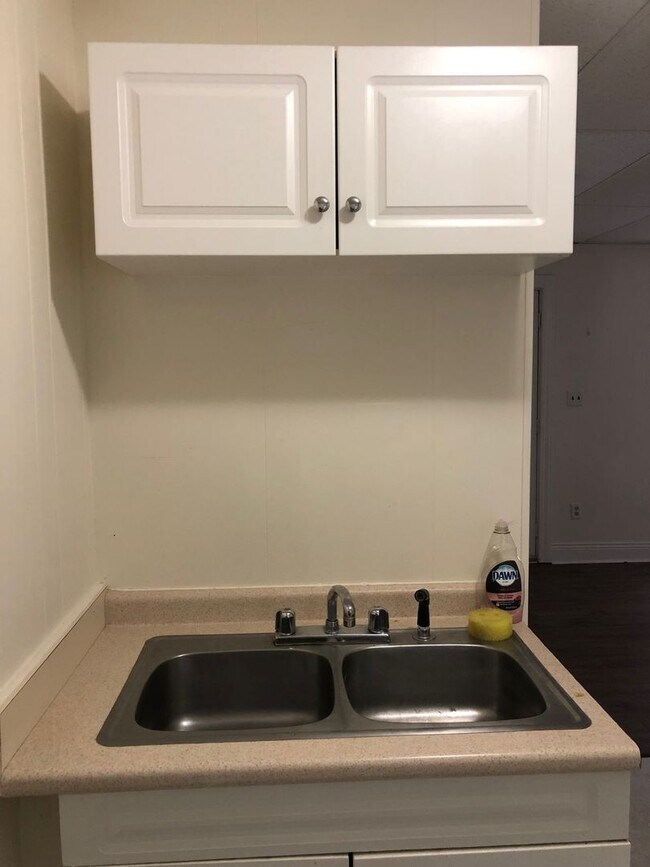 Building Photo - 3901 W Ridge Rd