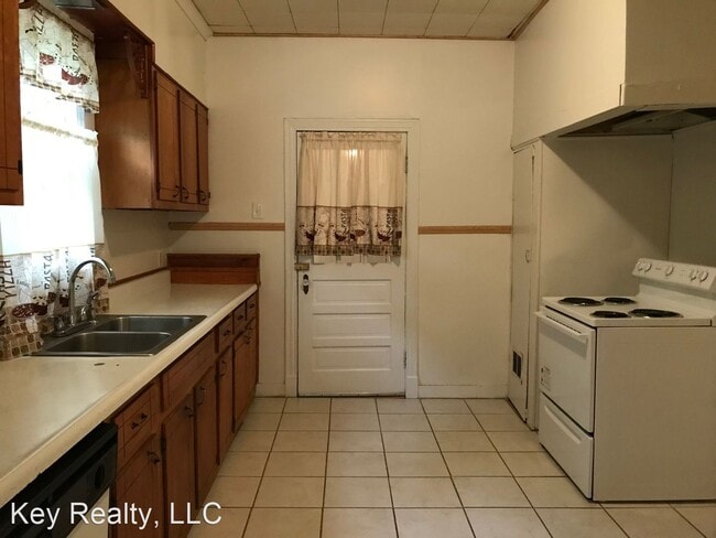 Building Photo - 3 br, 1 bath House - 115 Colonial Drive