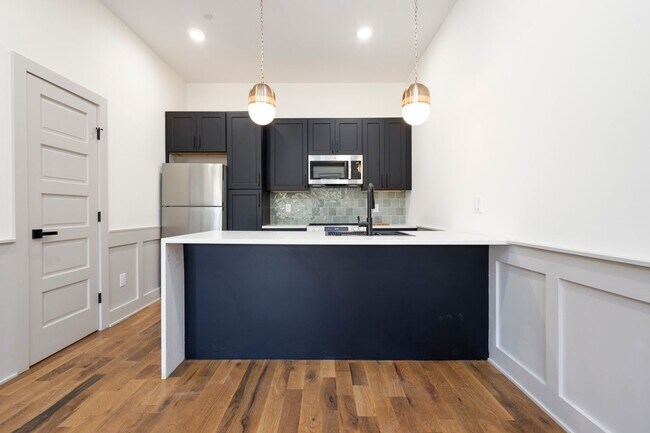 Primary Photo - Spacious 2-Bedroom Apartment for Rent