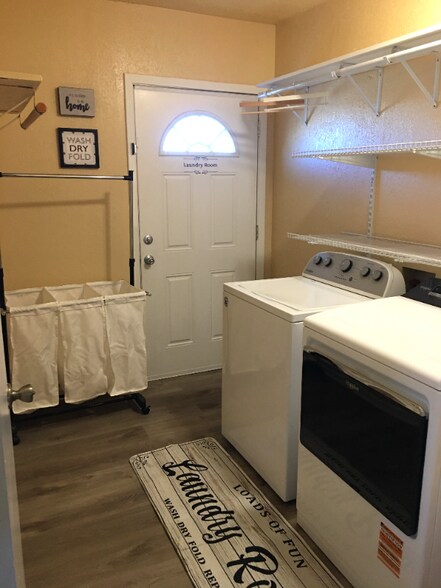 Building Photo - 304 SW 2nd St