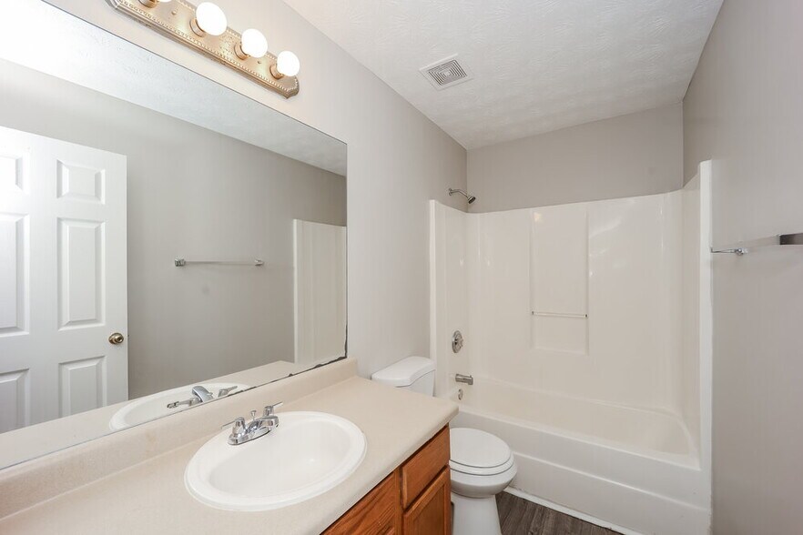 Building Photo - 6155 Forrest Ave