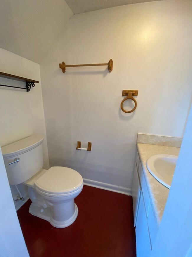 Building Photo - AVAILABLE END-APRIL 2026! (Pets Considered)