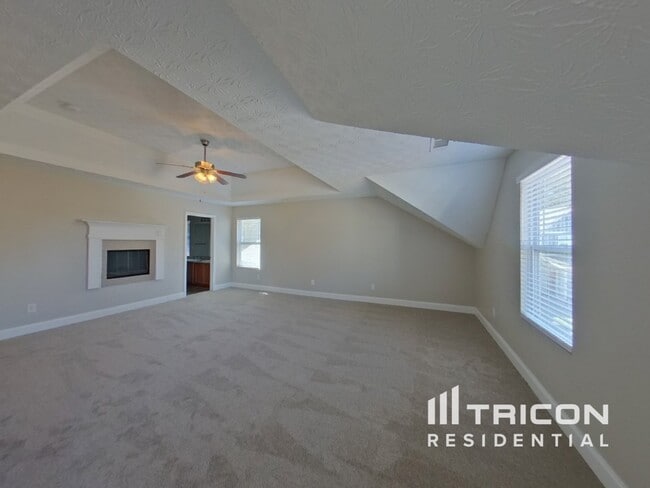 Building Photo - 232 Daisy Cir