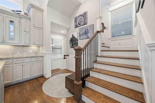 Building Photo - 621 Rutland St