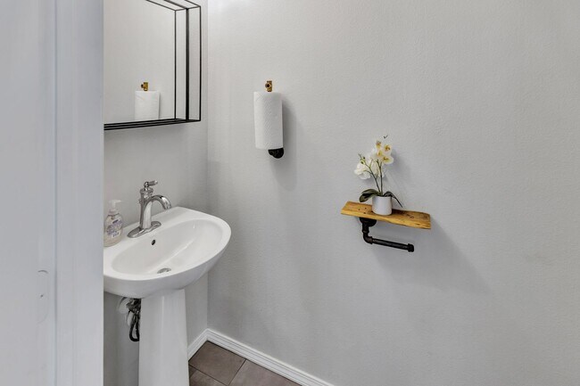 Building Photo - Partially furnished 3-bedroom, 2.5-bath home