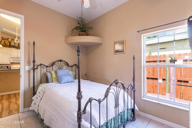 Building Photo - 497 Grandview Ave