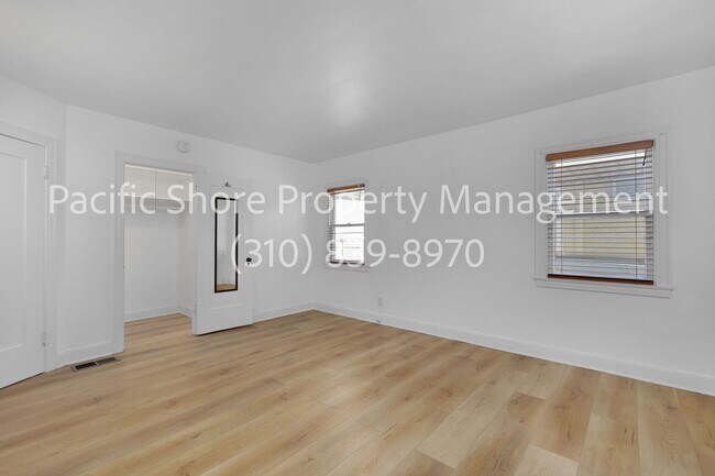 Building Photo - 533 N Windsor Blvd