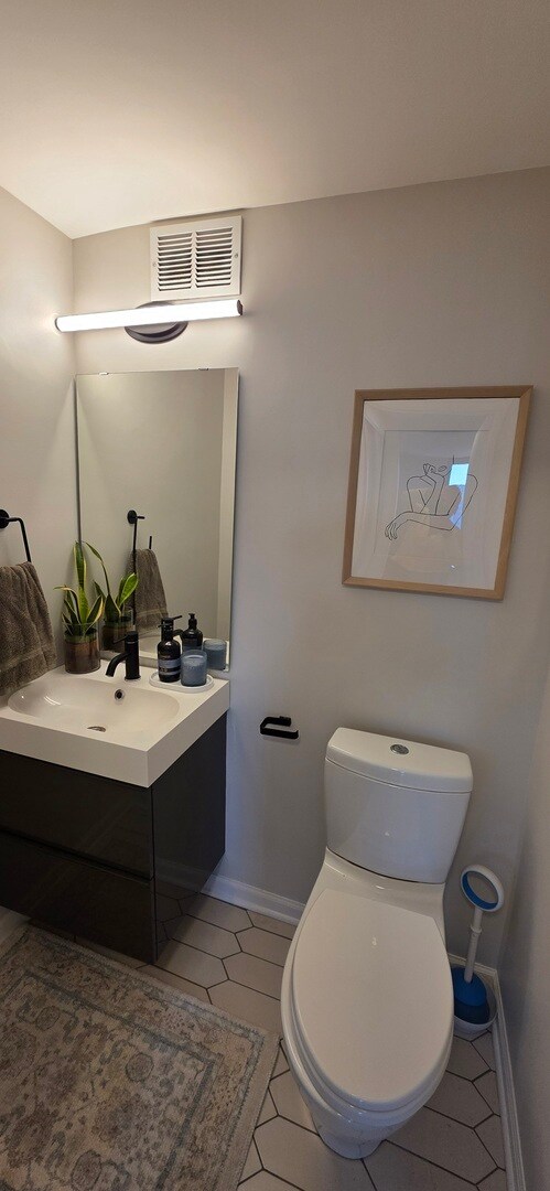 Building Photo - 1221 N Dearborn Pkwy