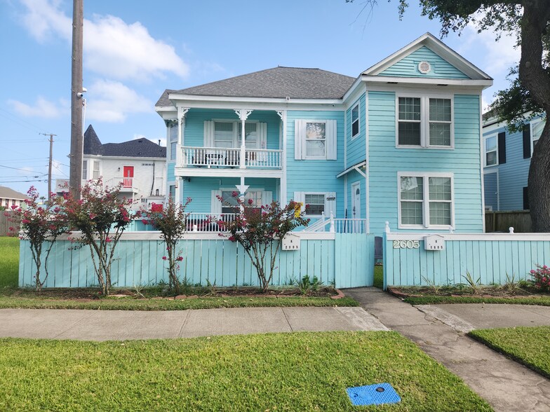 Duplex House - 2605 Avenue Q