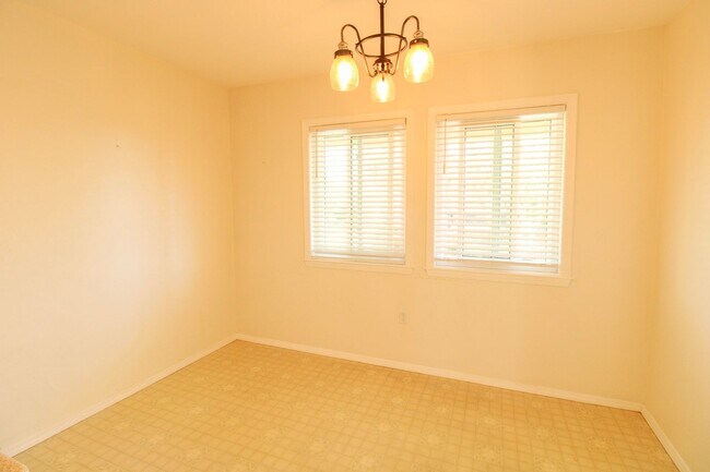 Building Photo - 3 Bedroom, 2 Bathroom Home w/ Large Backyard in Arroyo Grande