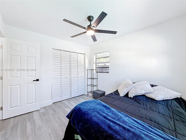 Building Photo - 600 N 66 Terrace