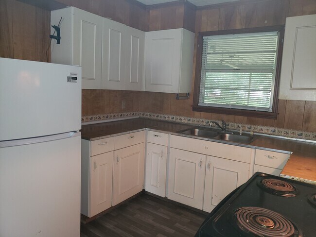 Building Photo - 3132 Charleston Dr