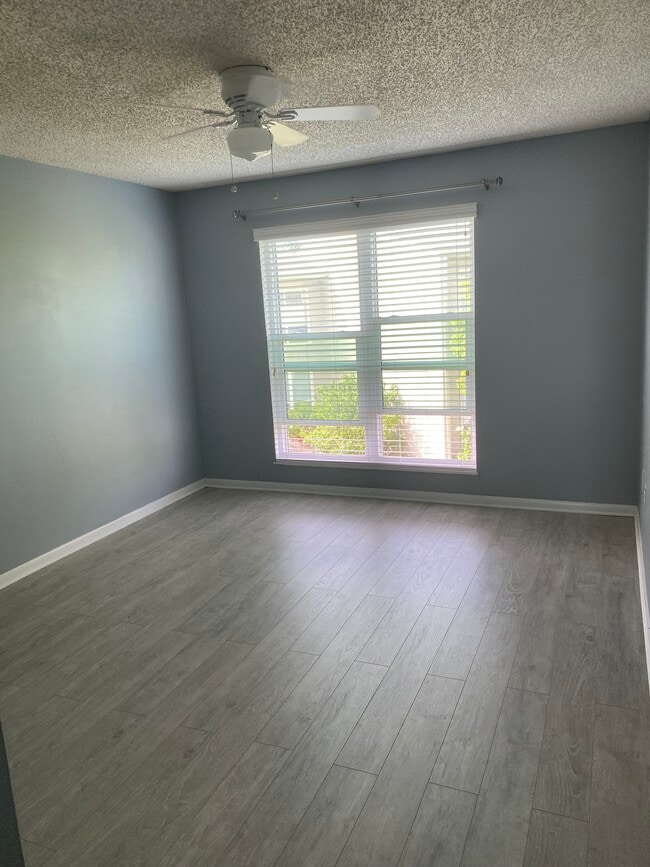 Building Photo - 610 Windrush Bay Dr