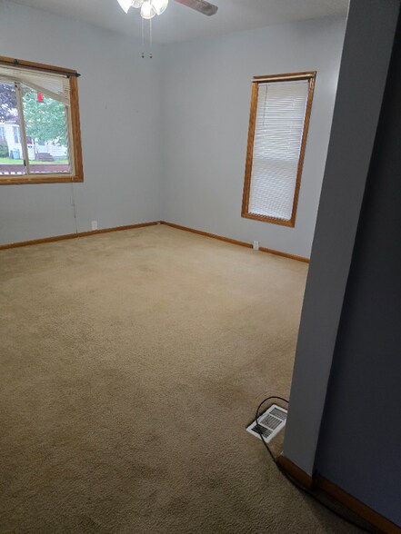 Building Photo - 12 W Mosher St