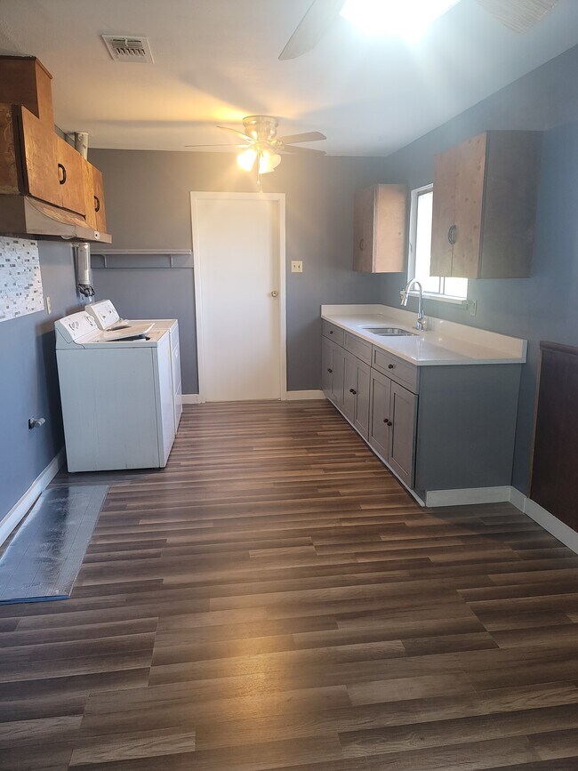 Kitchen - 8322 White Oak