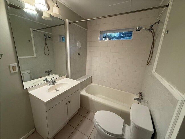 Building Photo - 1765 Navco Rd