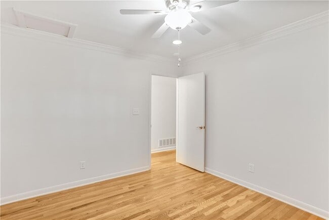 Building Photo - 3659 Admiral Dr