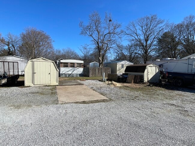 Building Photo - W-7 MHP #18