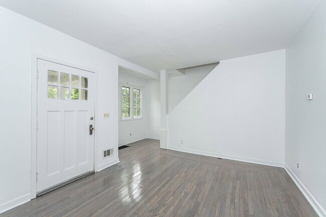 Building Photo - 639 Probasco St
